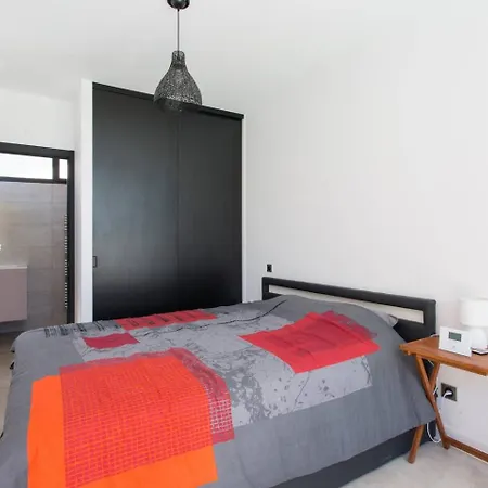 Contemporaine Avec Piscine - Face Au Golf - Plages A Pied